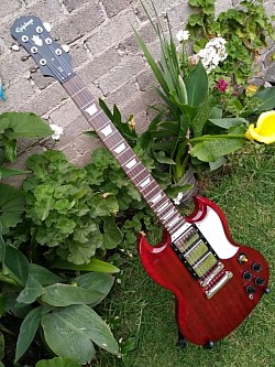 Guitarra Electrica En 2,500 Solo En Mail boxes Etc Bani