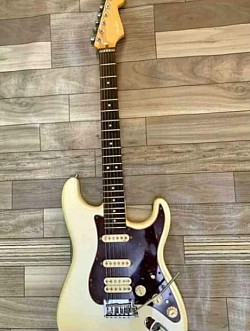 Guitarra Febder Color Crema En 2,500 Pesos Solo En Mail Boxes Etc Baní