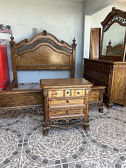 Juego de Habitacion En Madera, Cama KingSize 18,Mil Pesos RD